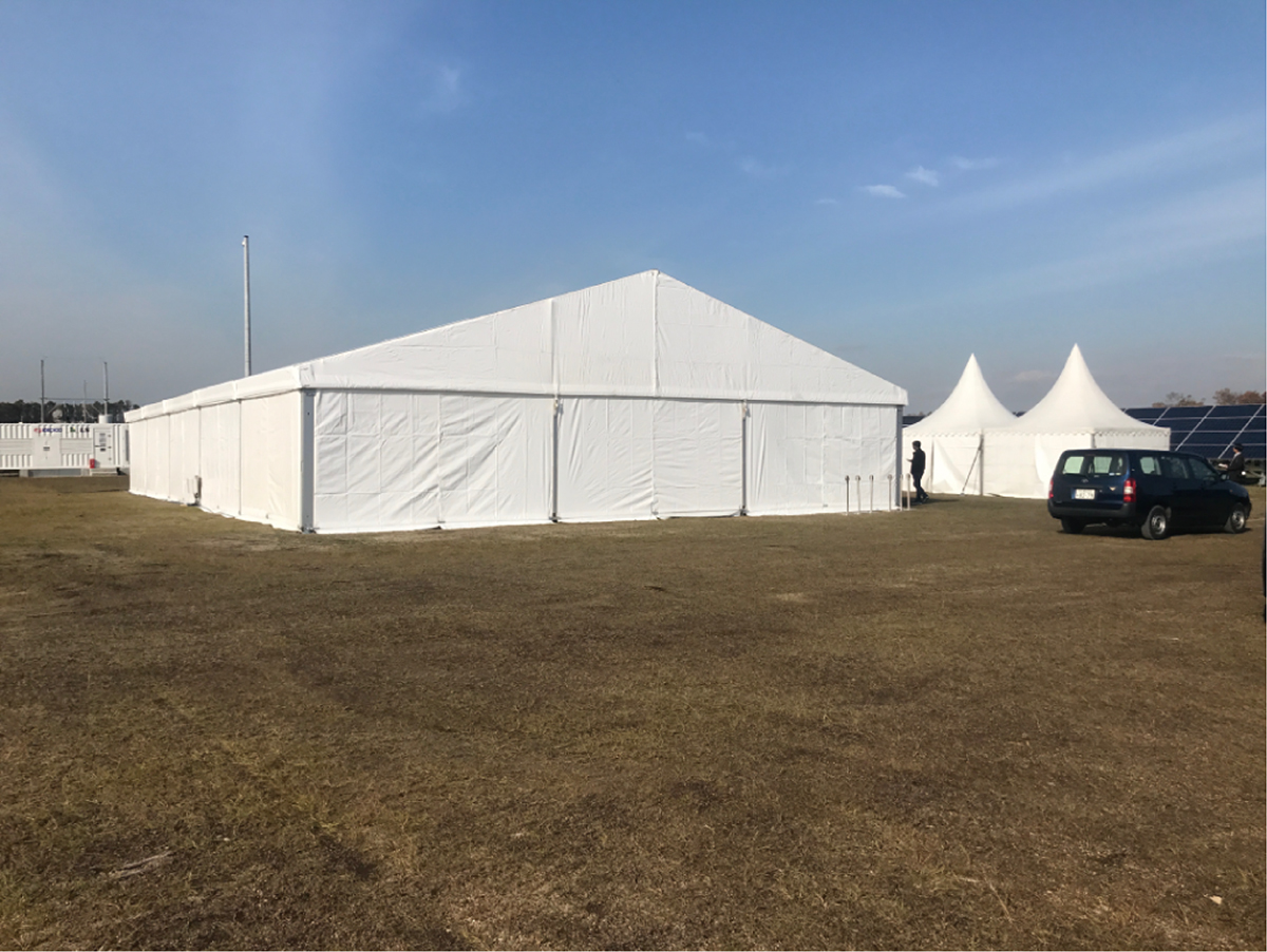 ロダーテント15m 設営例 外部