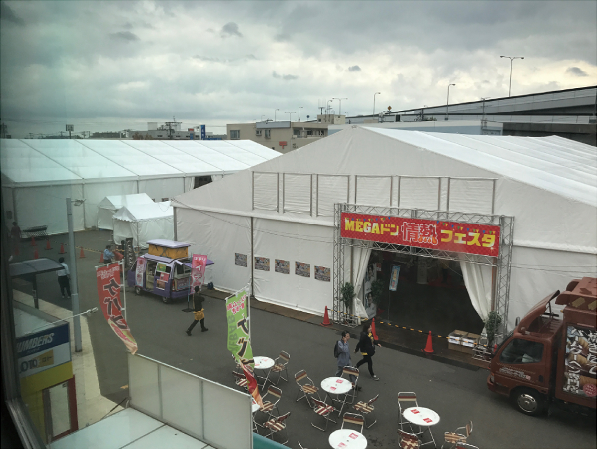 ロダーテント20m 設営例 外部